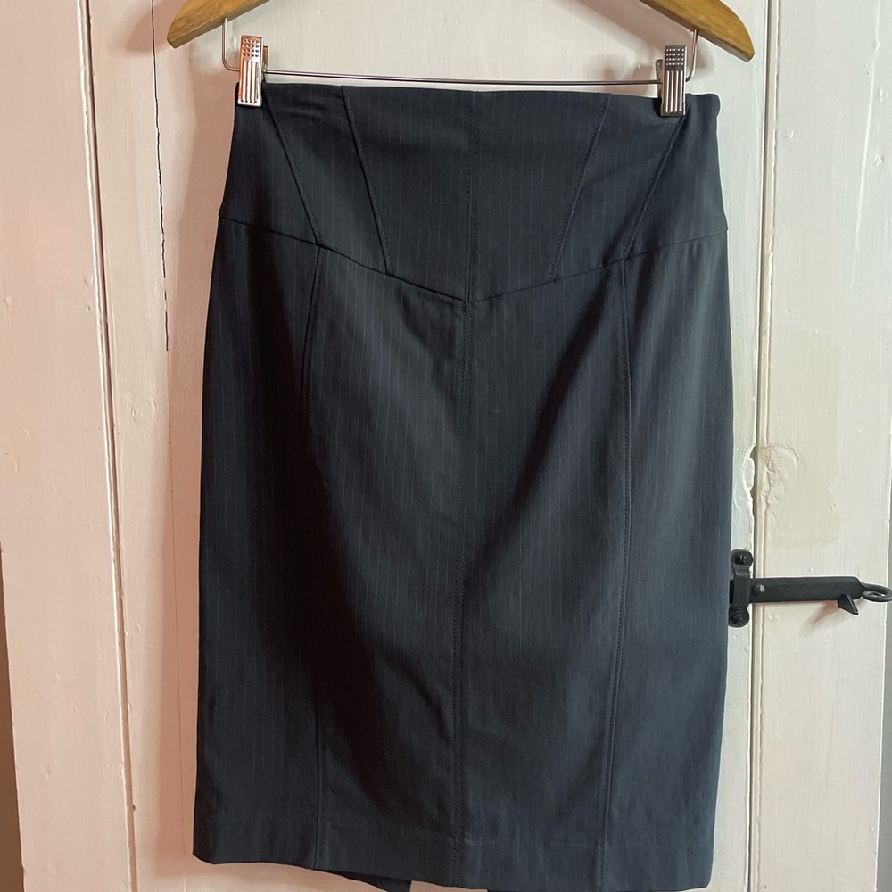 EXPRESS DESIGN STUDIO | Classic Black Grey Pinstriped Pencil Skirt Size 6 NWT